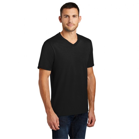 District ® Very Important Tee ® V-Neck by Duffelbags.com